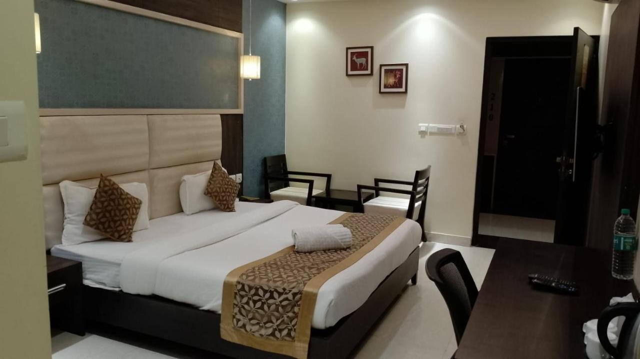 Hotel Solitaire Chinhat 外观 照片
