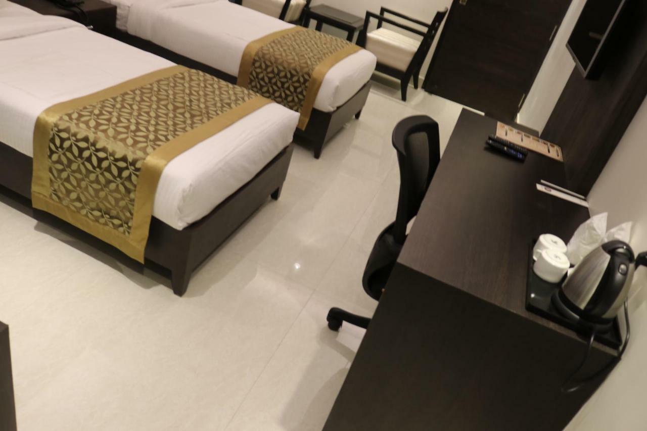 Hotel Solitaire Chinhat 外观 照片